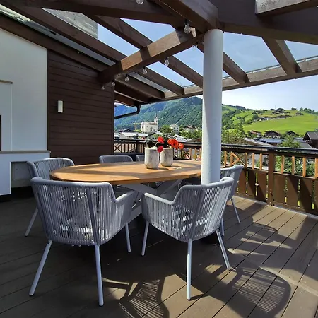 Peak View Penthouse Apartment *